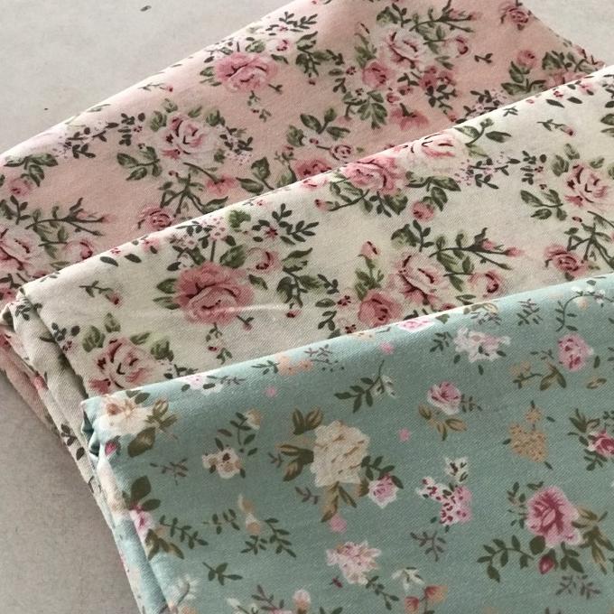 Kain katun jepang perca motif bunga kecil peach cream hijau 1/2 meter