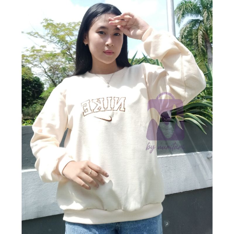 ALMOND NIKE BORDIR CREWNECK / SWEATER WANITA OBLONG