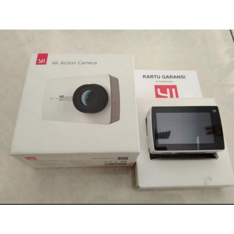 (bekas) Xiaomi Yi 2 4K 30fps Versi International Action Camera + sandisk extrem 32gb + aksesoris len