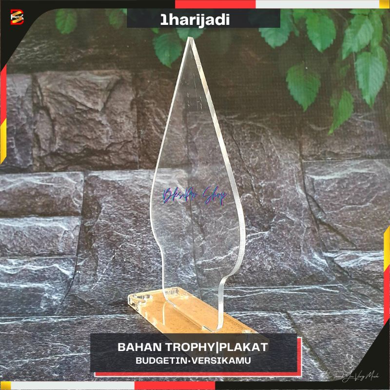 

Trophy plakat piala nomor meja akrilik transparan,desain budget VersiKamu