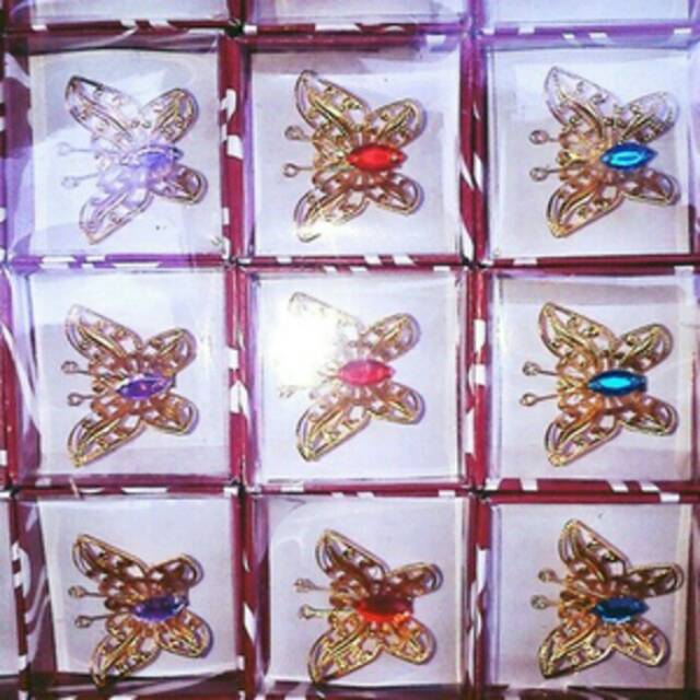 Souvenir pernikahan bros kupu-2