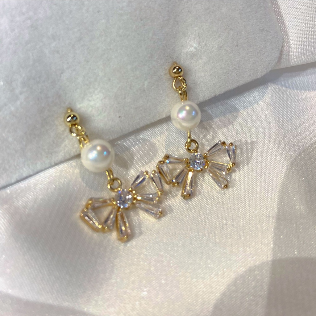 Anting Stud Desain Pita Aksen Mutiara Air Tawar Bahan Logam Gaya Korea Untuk Wanita