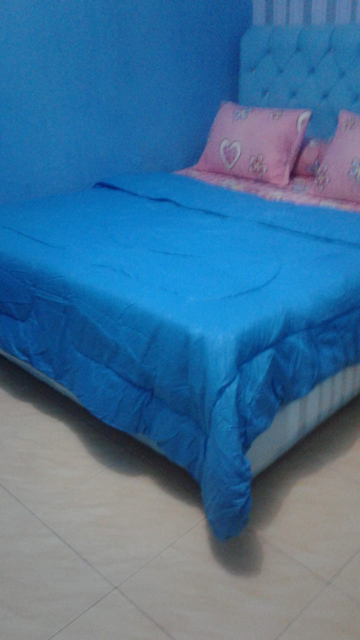 Bedcover + Sprei Fitted Flat Quincy Vallery Polos Tinggi 30 180x200 Dark Red Dark Pinkv Bc180vlr