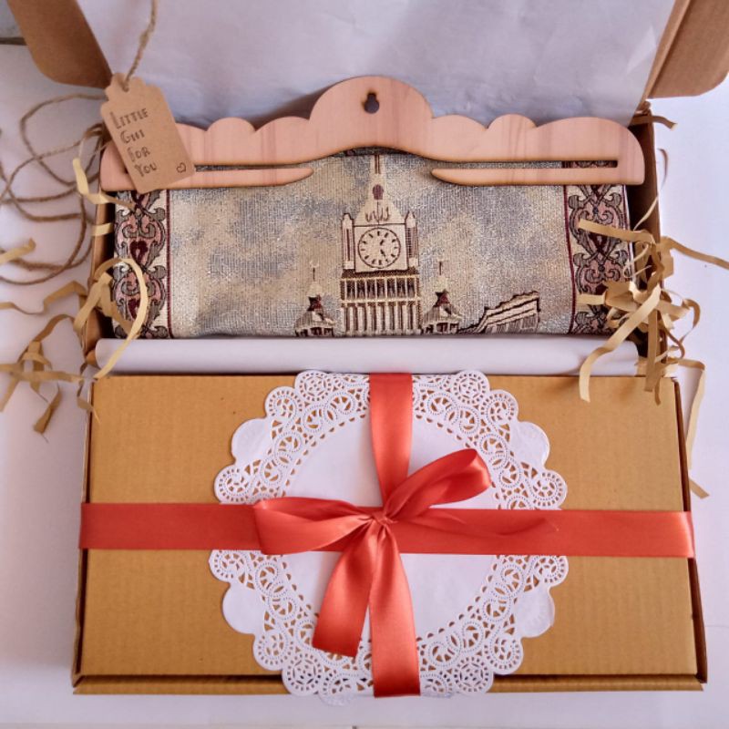 

Hampers Lebaran Kiswah Idul fitri Kaligrafi Kiswah Kado Parcel Pernikahan Ulang Tahun Souvenir Hadiah Unik