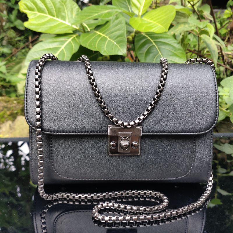 Amora sling bag rantai uril black nekel/tas bahu/tas slempang wanita/tas wanita terbaru/free box