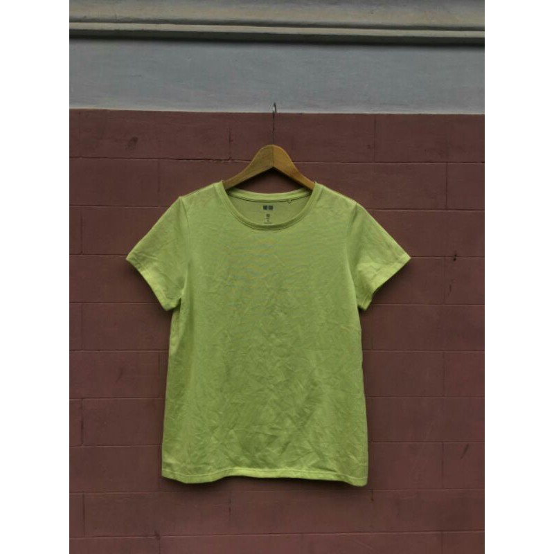 Baju kaos uniqlo running lari olahraga preloved second bekas ori