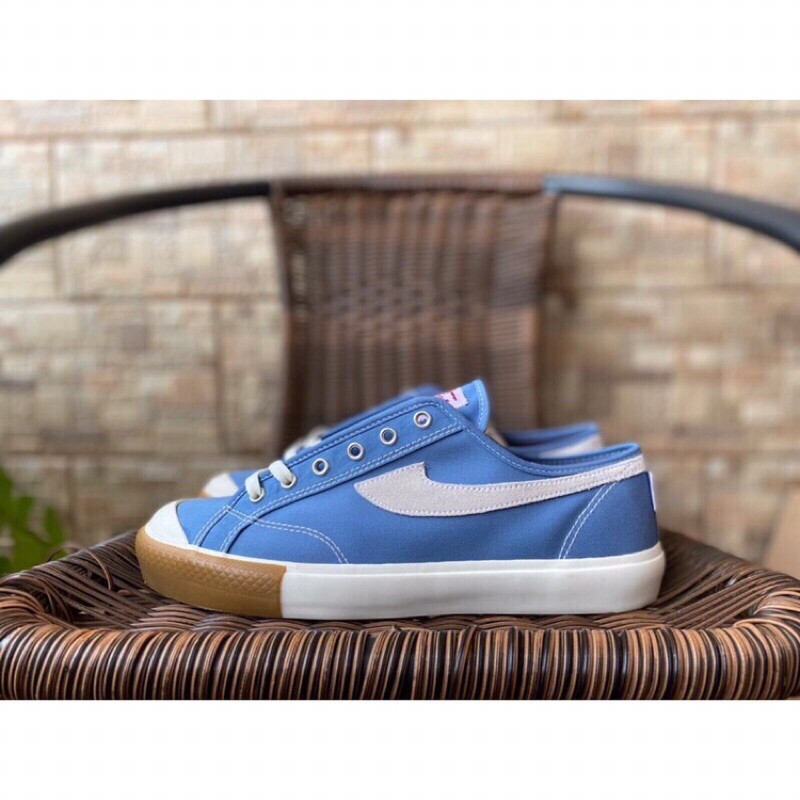 compass low blue sky size 40