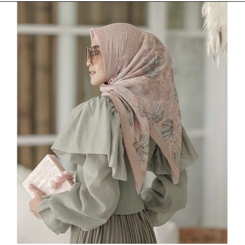 Preloved Buttonscarves Les Amities Peach