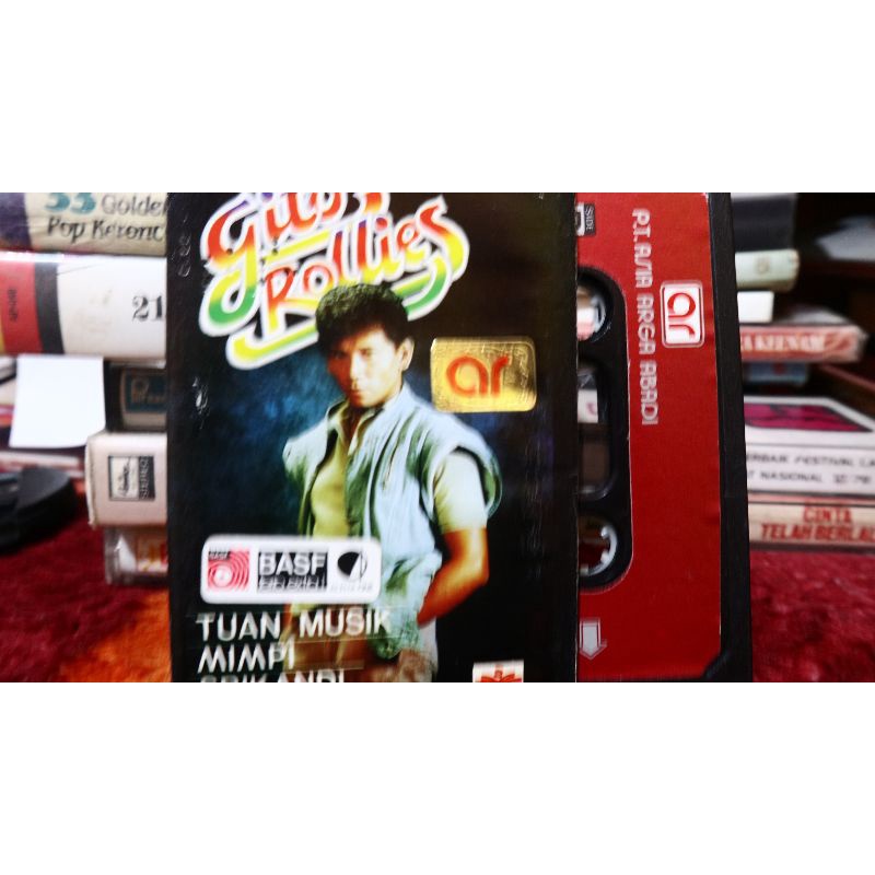 kaset gito rollies tuan musik