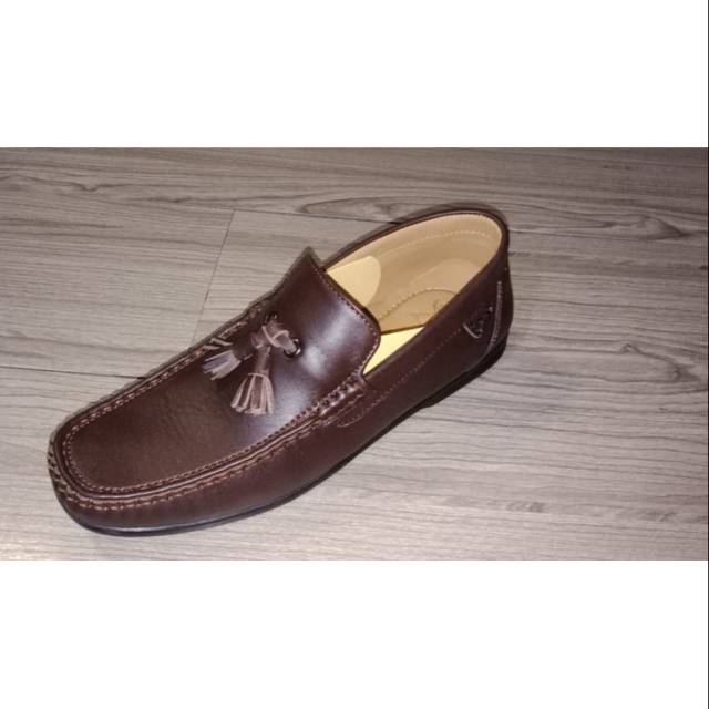 Sepatu Pria Kangaroo