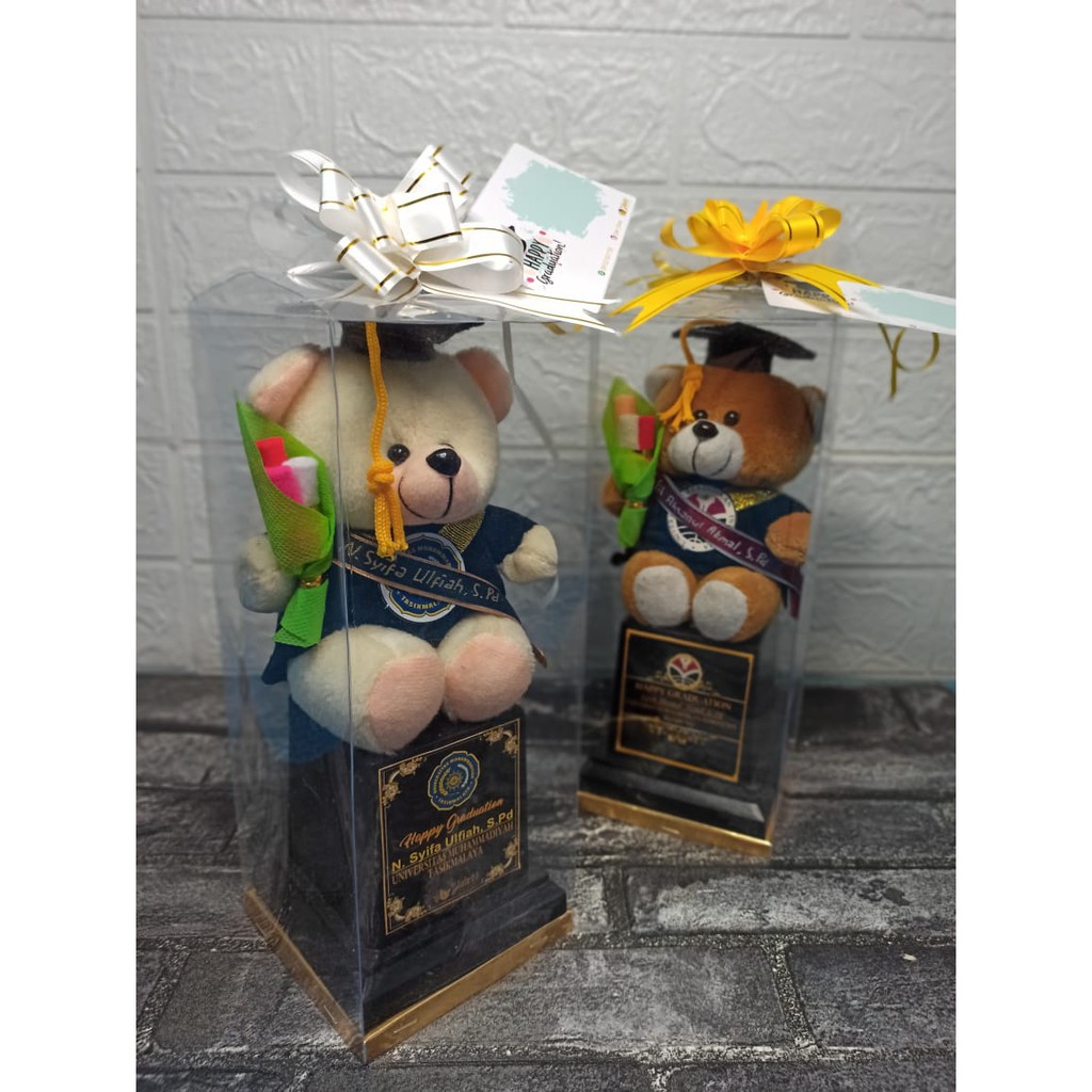 PIALA BONEKA WISUDA MIKA / TROPHY MIKA BONEKA / HADIAH WISUDA / FREE REQUEST NAMA FOTO DAN LOGO