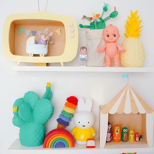 rak ambalan/ rak mainan anak/ RAK DINDING