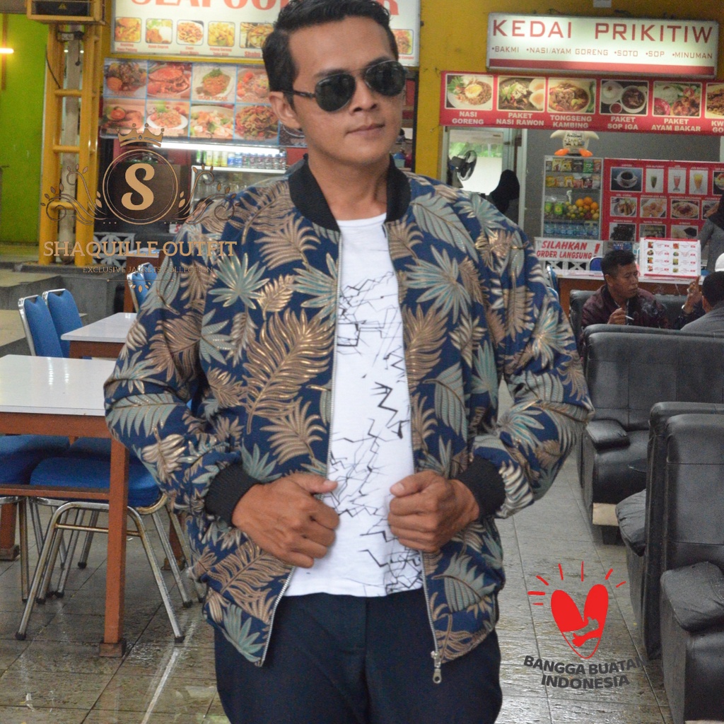 Jaket Bomber Custom Bahan Batik Premium pria dan wanita warna dasar Navy, bahan dasar batik printin 