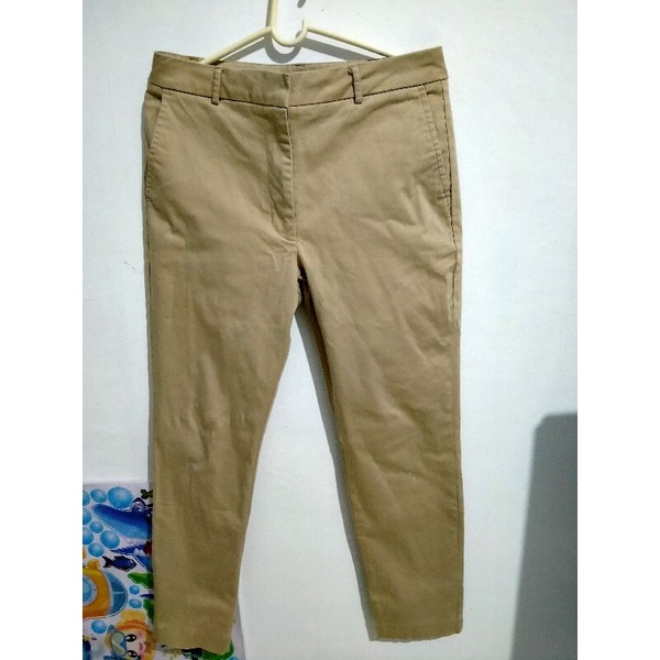 Celana slimfit Geela preloved, ready warna hijau lumut