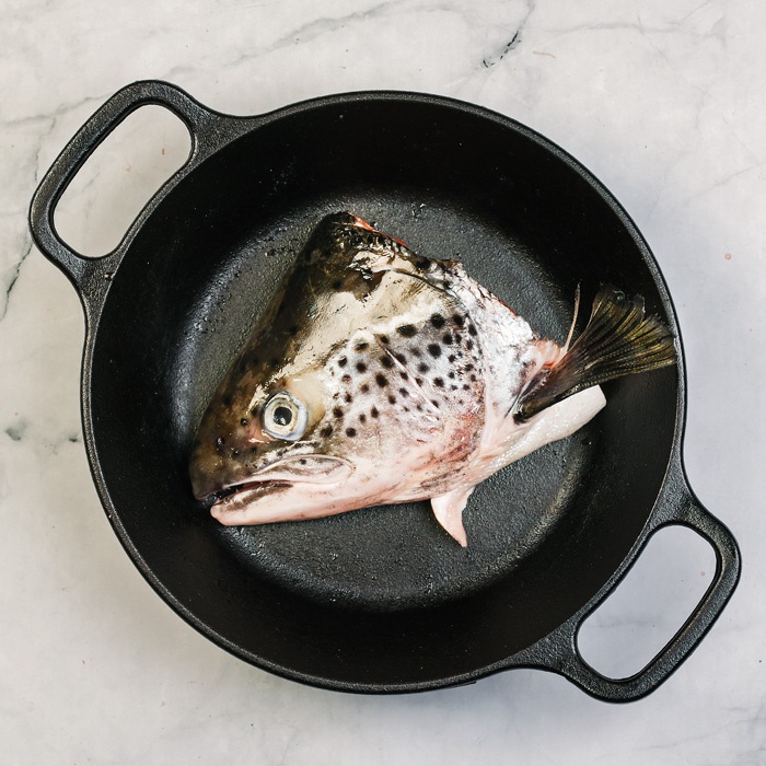 

TERMURAH! KEPALA IKAN SALMON SEGAR BEKU FROZEN