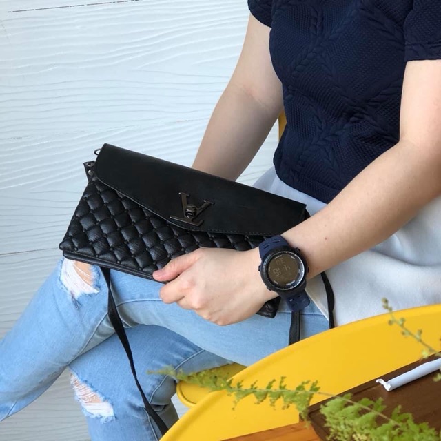 READY STOCK CORINNE CLUTCH