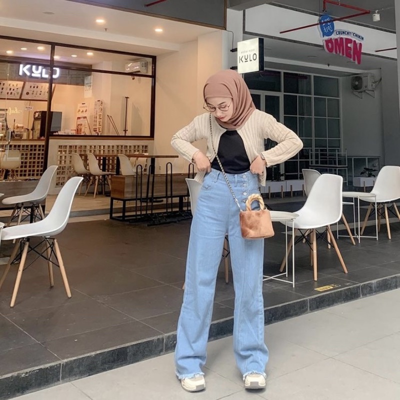 GUMMIE BUBBLE CROPPED CARDIGAN TEXTURED - KARDIGAN CROP KOREA - CARDY CROP TALI DEPAN - KADIGAN RANTAI - RIBBED CARDIGAN WITH CHAIN - OUTER RAJUT CROP - CARDIGAN RANTAI RAJUT MURAH - OVERSIZED CABLE VEST - VEST ROMPI RAJUT - BAJU CROP WANITA