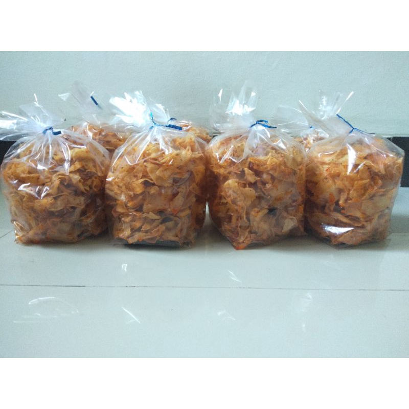 

Keripik Singkong pedas Brekele rasa daun jeruk