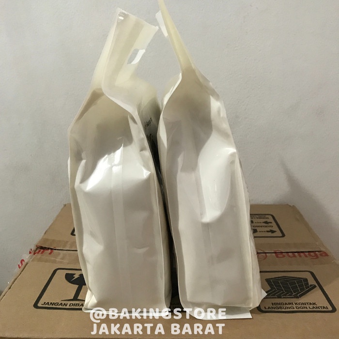 

D02D1 Tepung Terigu Kabuki Gold Super Premium Khusus Roti 1 Kg Da01D100