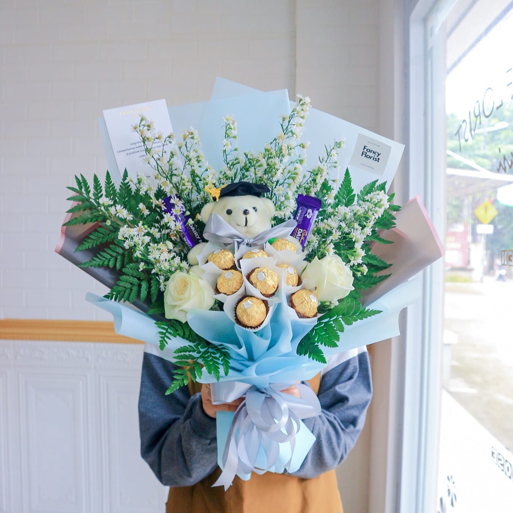 

Chocolate buket - Ferero 6 pcs mix cadburry dan boneka wisuda