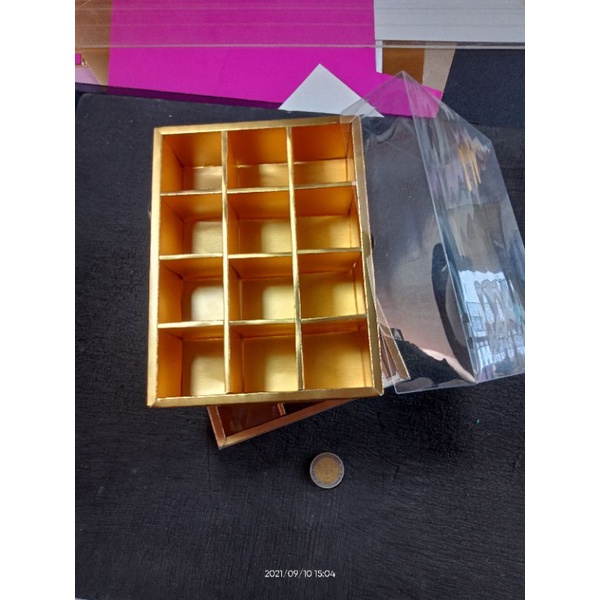 

box sekat 12( 4 cm persekat dan tinggi 5 cm )