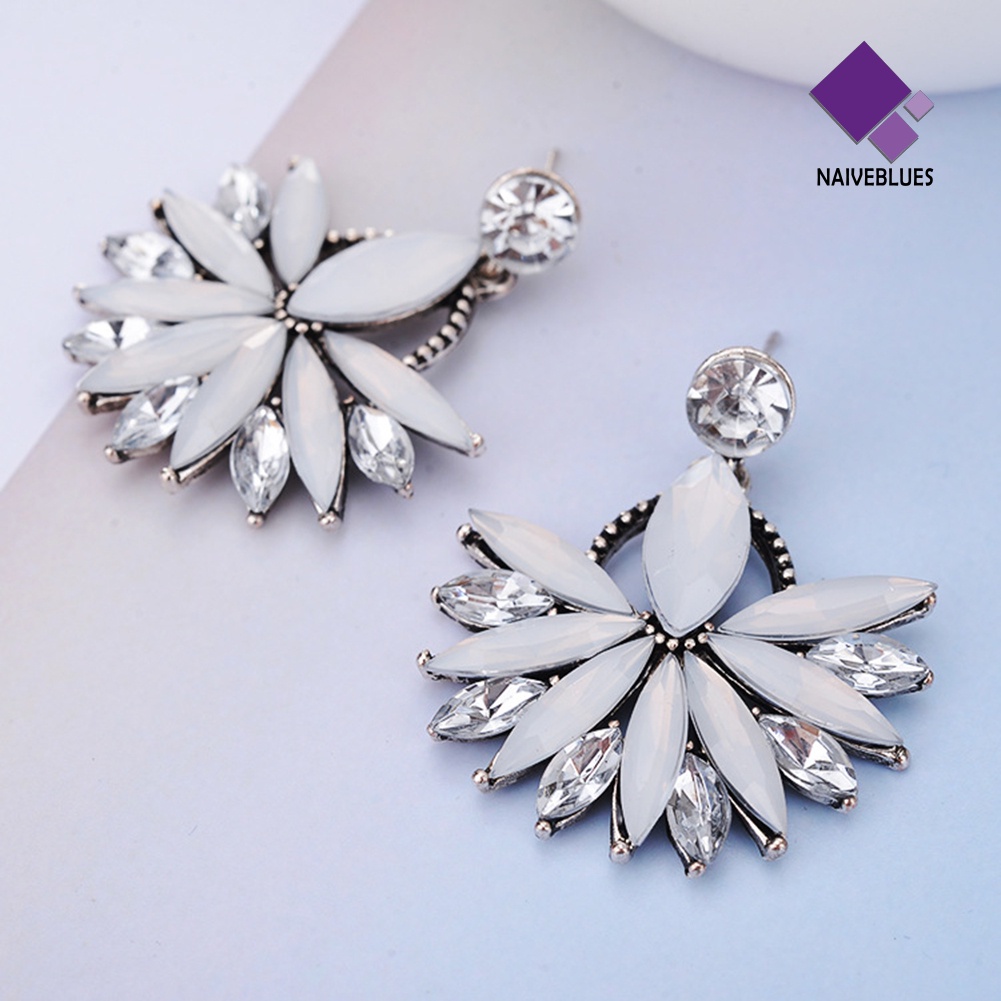 Anting Stud Berlian Imitasi Bentuk Bunga Gaya Boho Vintage Untuk Wanita