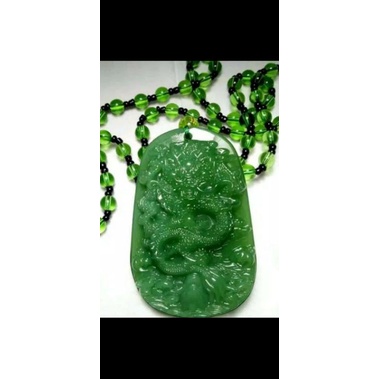 giok Taiwan ukir naga kristal