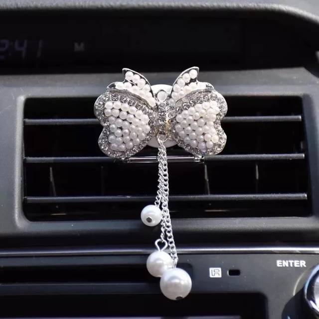 Jepitan / hiasan gantungan AC mobil kupu kupu putih gandul  jepitan parfume mobil ac Favorit PARFUM KLIP AC SMILE