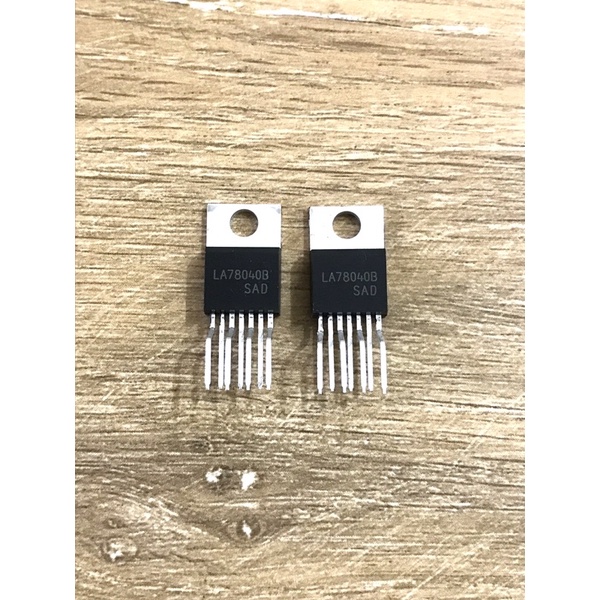 IC Transistor LA 78040 OEM / UTC