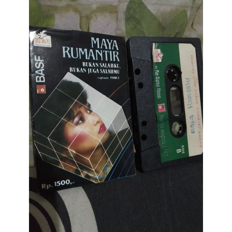 kaset pita maia rumantir / bukan salahku bukan salahmu juga