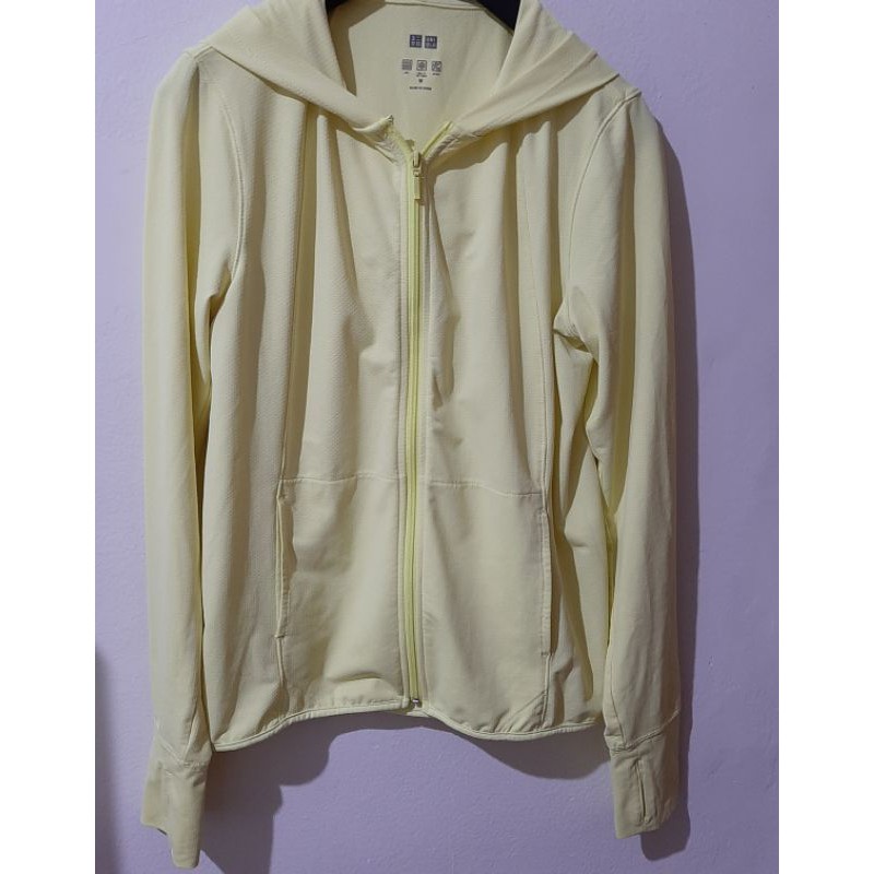 Preloved ~ Uniqlo Jaket Airism Wanita M