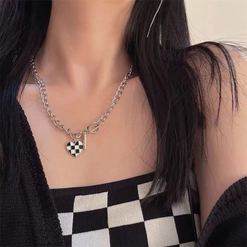 IFYOU Kalung Rantai Bentuk Hati Motif Kotak-Kotak Hitam Putih Gaya Vintage Untuk Wanita