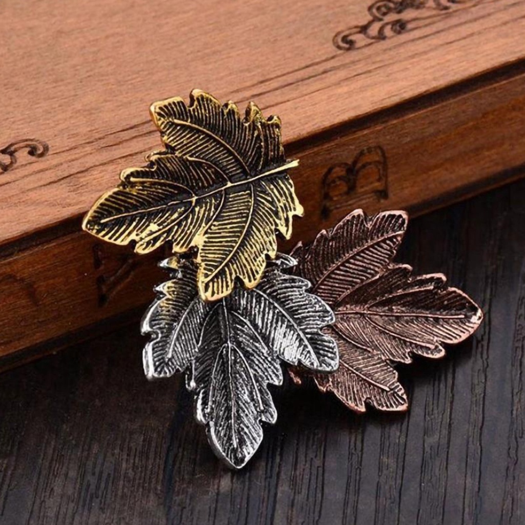 Bros Pin Bentuk Tiga Daun Bahan Alloy Gaya Vintage Untuk Dekorasi Dress Sweater Scarf Wanita