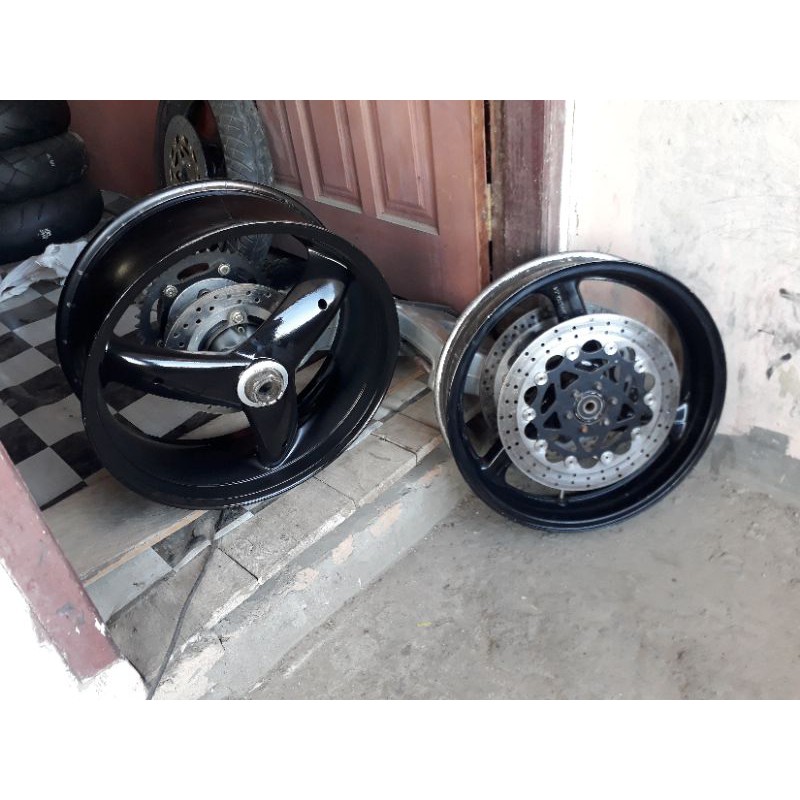 pro arm proarm triumph daytona velg brembo lebar 3.5 dan 6inch not ducati limbah moge ninja cbr250rr