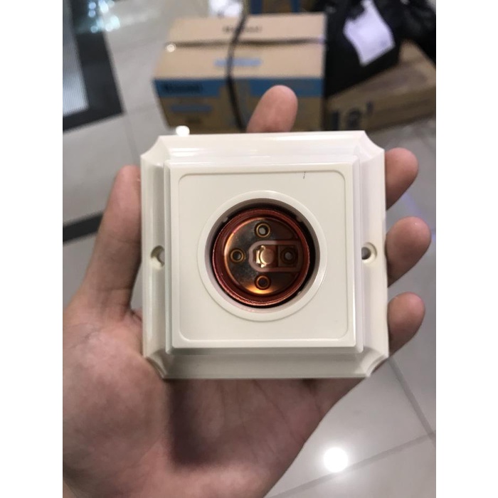 Fitting segi broco / Fitting Lampu Broco / Kepala Lampu Tempel Plafon