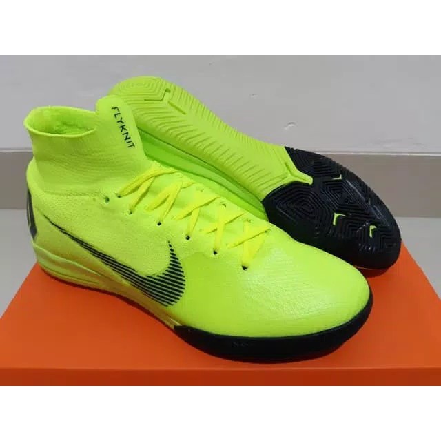 nike flyknit futsal