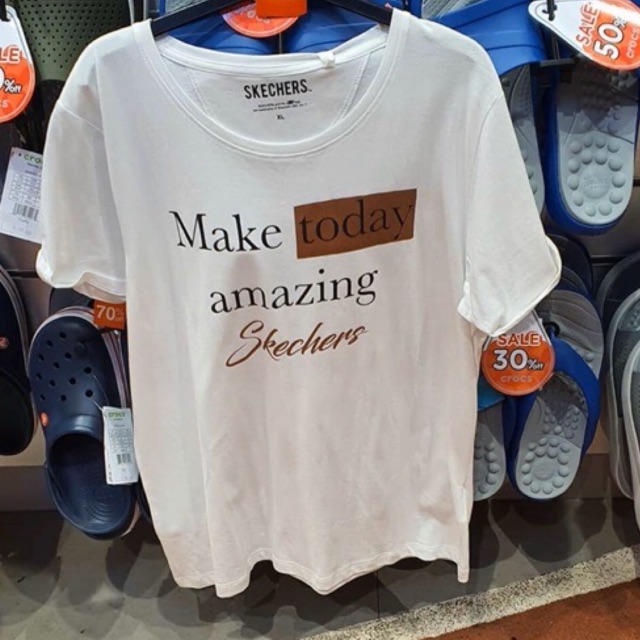 NEW kaos Skechers size XL Ladies