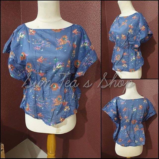 Blue floral pattern batwing ruffle blouse.