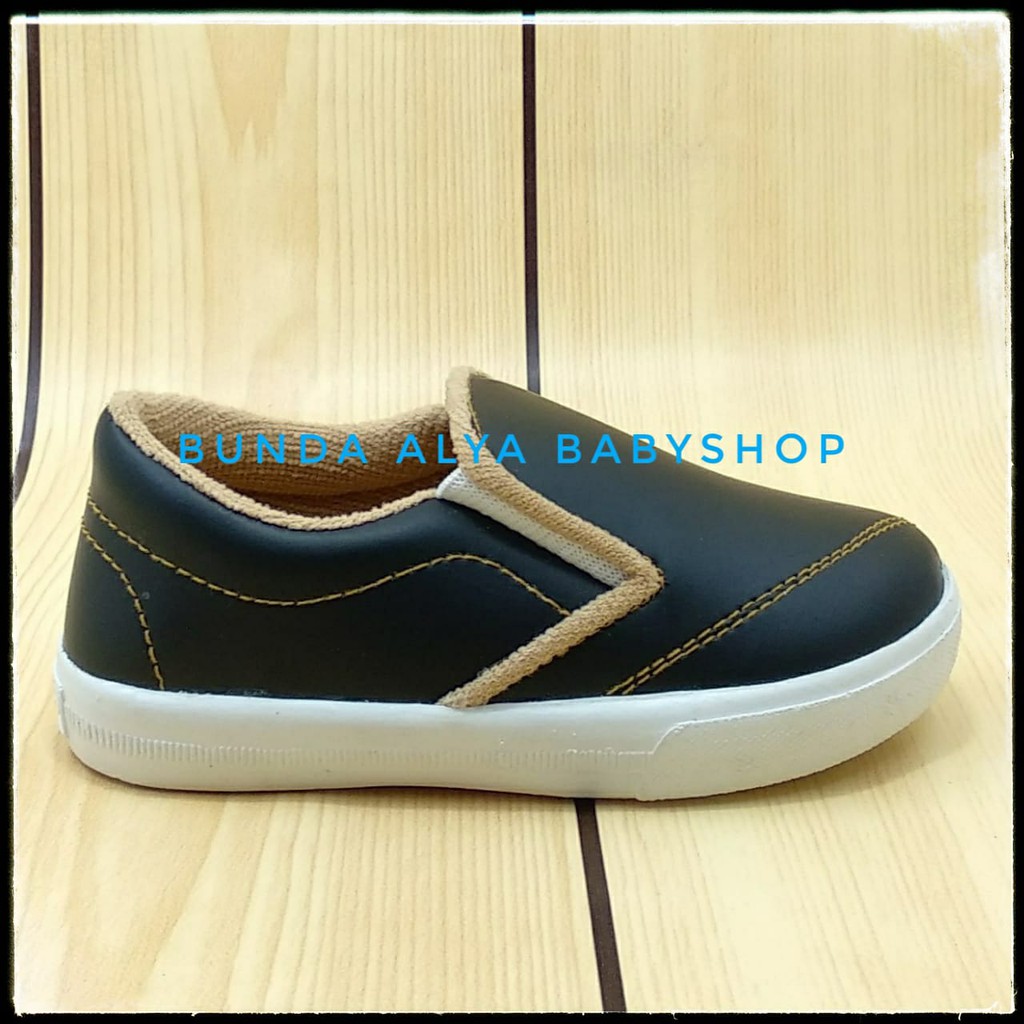 Sepatu Anak Laki Laki Usia 1 Tahun HITAM Slip On - Sepatu Anak Cowok Resmi Anti Licin Alas Karet Size 22