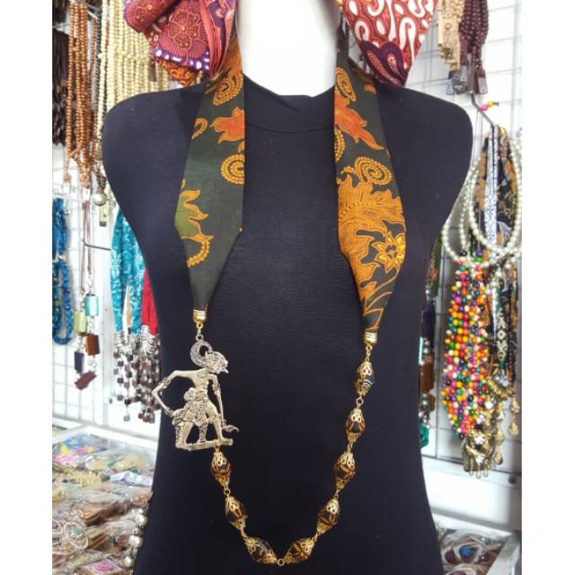 Kalung wayang kombinasi bulat batik
