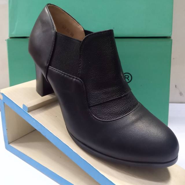 Sepatu boots wanita otha original // black