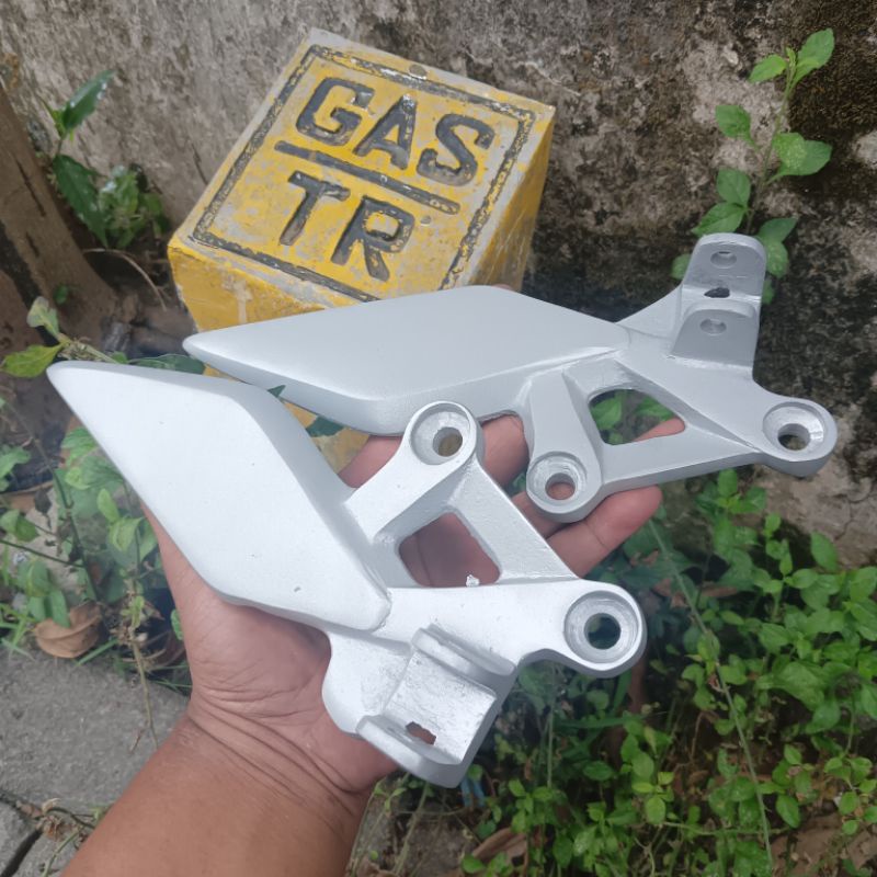 FOOTSTEP DEPAN CBR150 OLD BASTEP DEPAN CBR 150 OLD PIJAKAN KAKI DEPAN FOOTSTEP DEPAN CBR 150R OLD PO