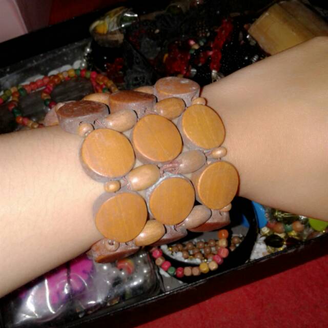 Gelang kayu etnik