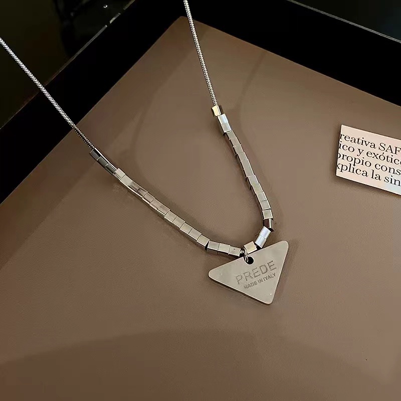 Kalung Bahan titanium steel Bentuk Persegi Segitiga Gaya hip hop