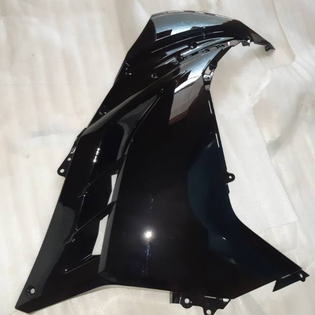 Fairing ninja 250fi sebelah kanan kondisi masih baru dan mulus