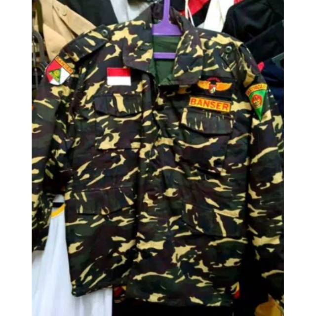 Jaket bolak balik doreng banser.