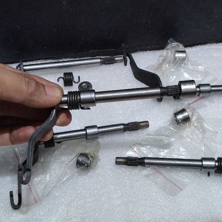 tuas stut tutup kopling bearing tengah tutup atas per vespa PK PTS 100 ori nos