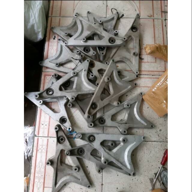 Jual Swing Arm atau Dudukan Knalpot Honda Vario 125 Led Vario 150 Led