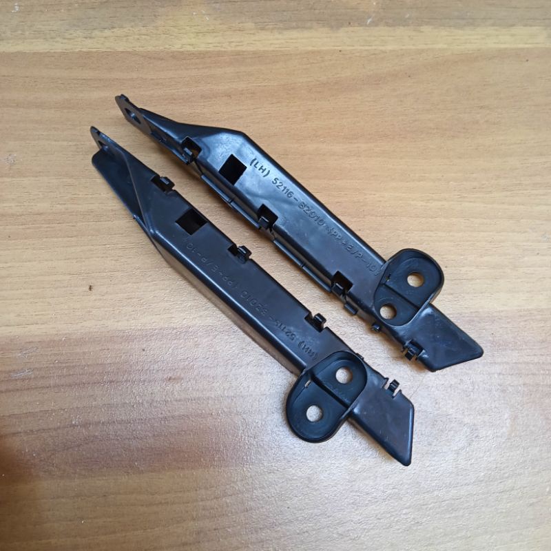 Bracket bumper avanza old depan