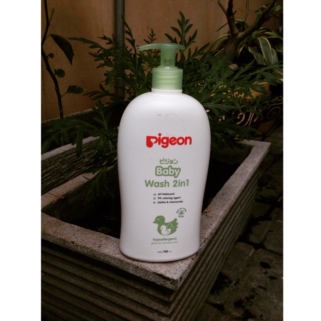 PIGEON BABY WASH 2IN 1  pump CHAMOMILE 700ML / 400ml